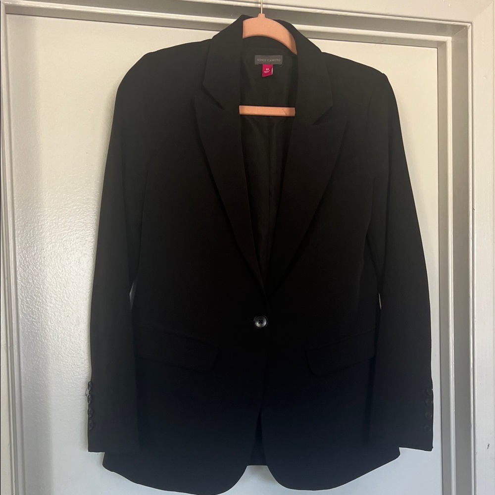VINCE CAMUTO: Elegant Black Blazer